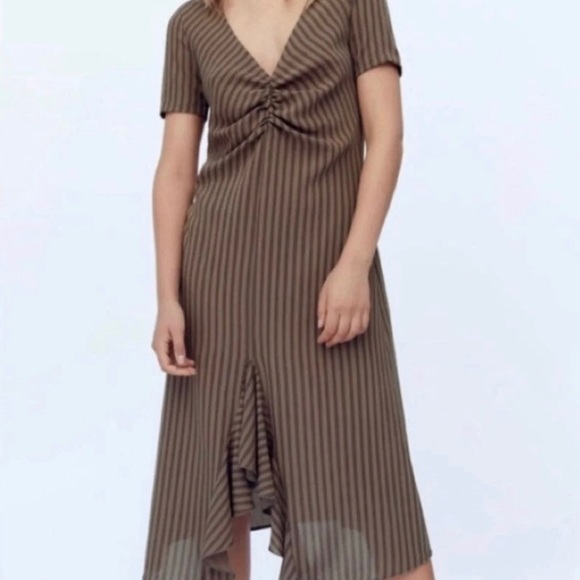 Zara Dresses & Skirts - ZARA Ruffled Ruched Dress M NWT